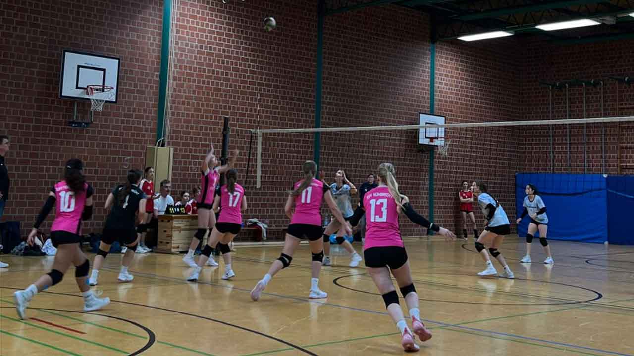 Doppelspieltag in Overath: Zwei Siege für die wU20 der N-Volleys